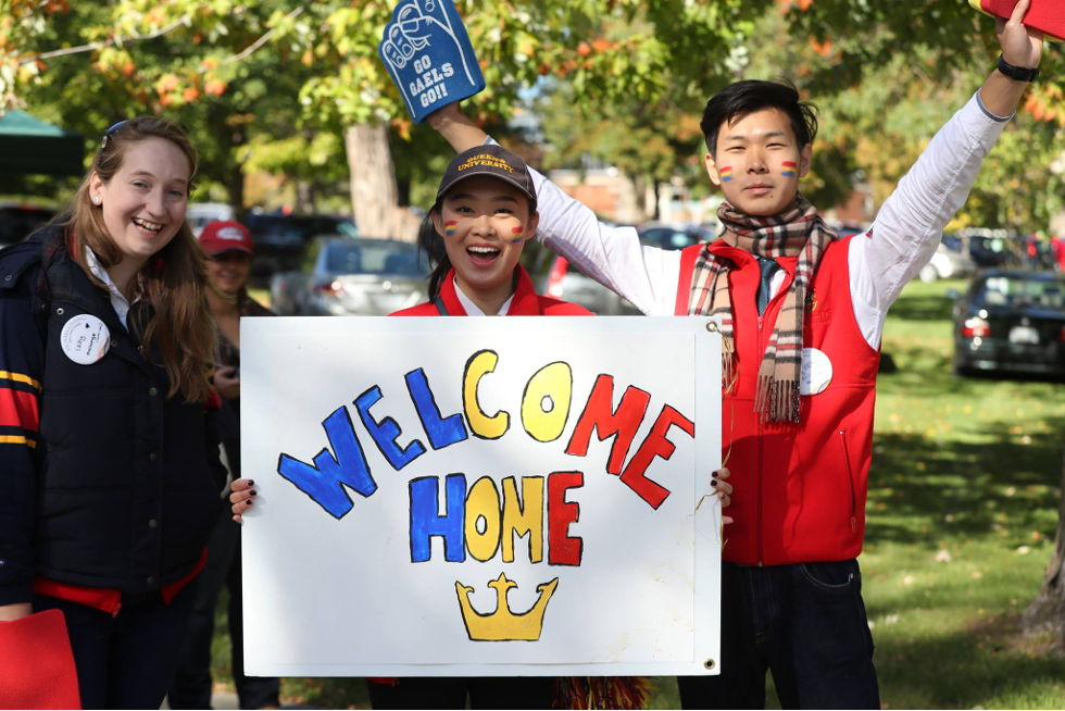 Get Ready For Homecoming 2022 Queen S Alumni   Homecoming Welcome Home Sign HERO 